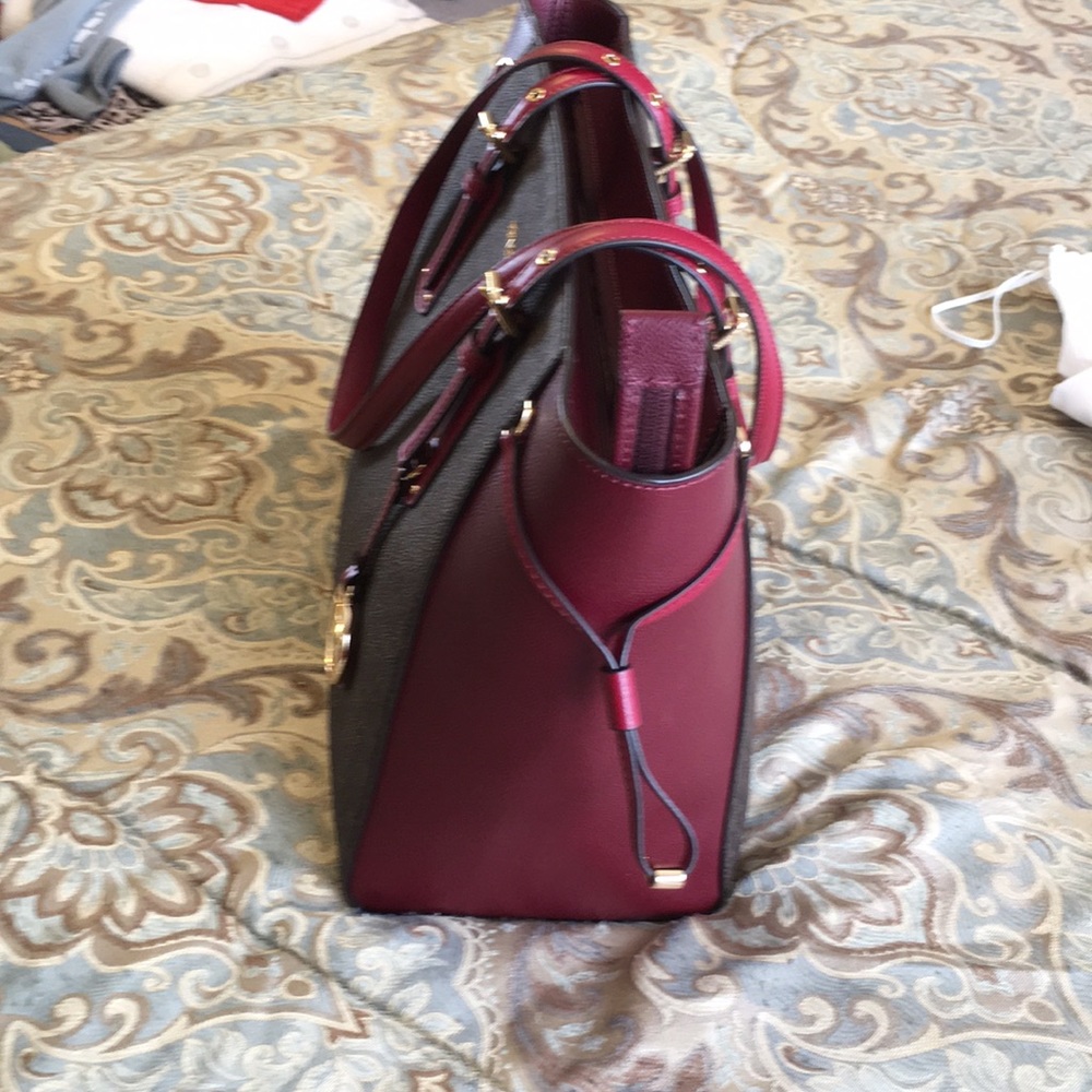 Brand new Michael kors adorable hand bag - Picture 6 of 9